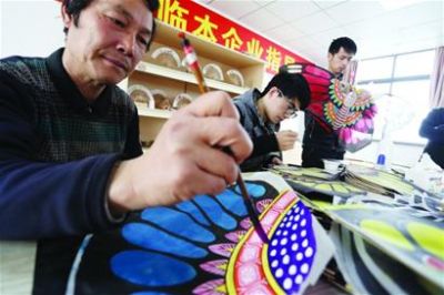 雙林綾絹風(fēng)箏飛向海內(nèi)外 傳統(tǒng)工藝又回來(lái)了